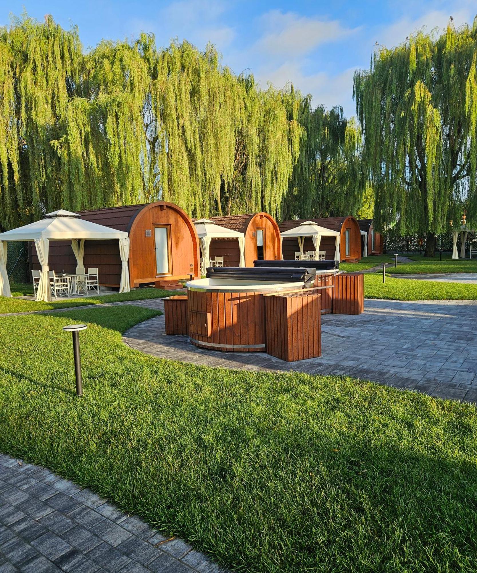 Vicolungo Glamour Lodge & Spa - Free Spa Hot Tub E Sauna Bagian luar foto