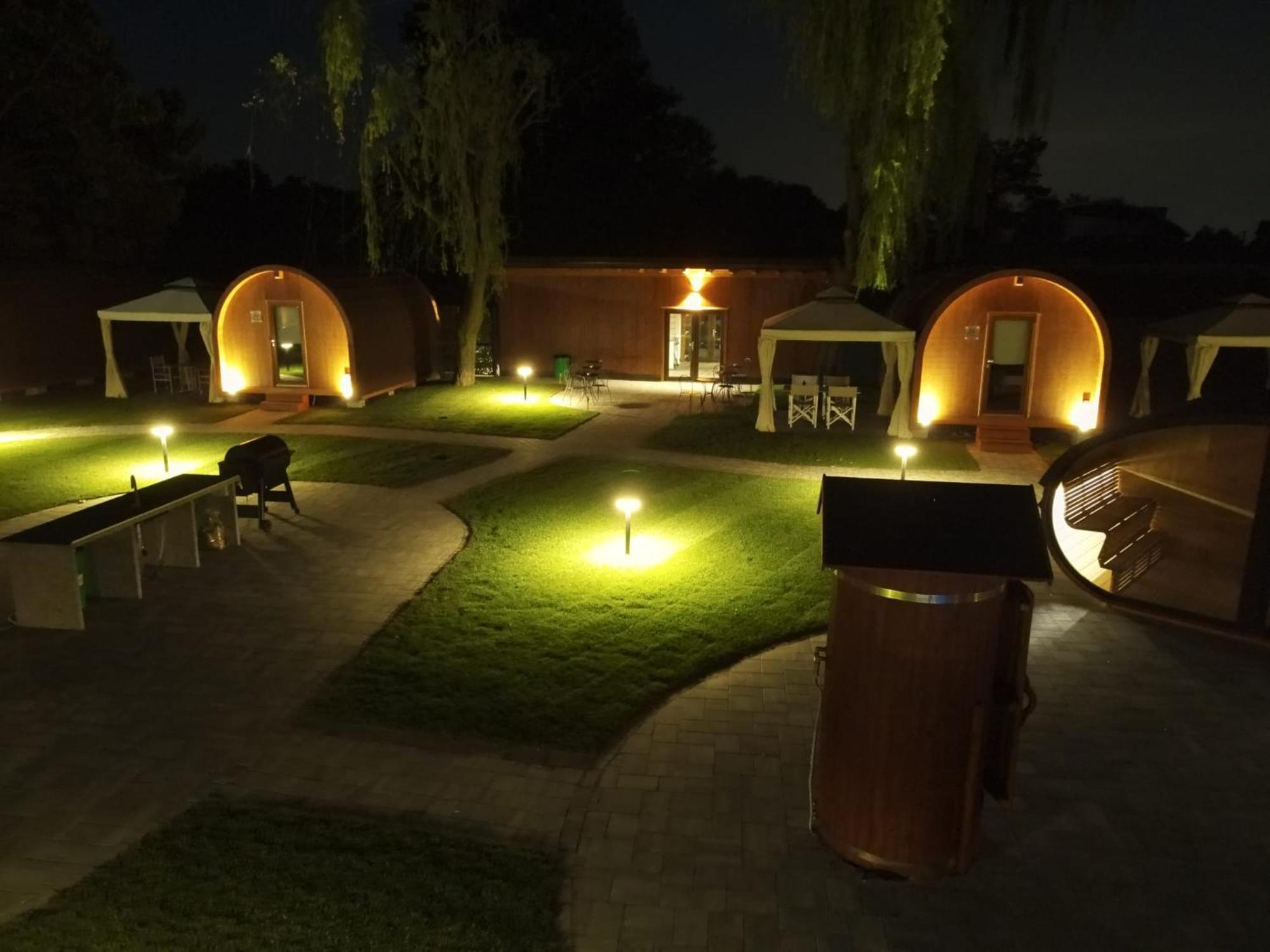 Vicolungo Glamour Lodge & Spa - Free Spa Hot Tub E Sauna Bagian luar foto