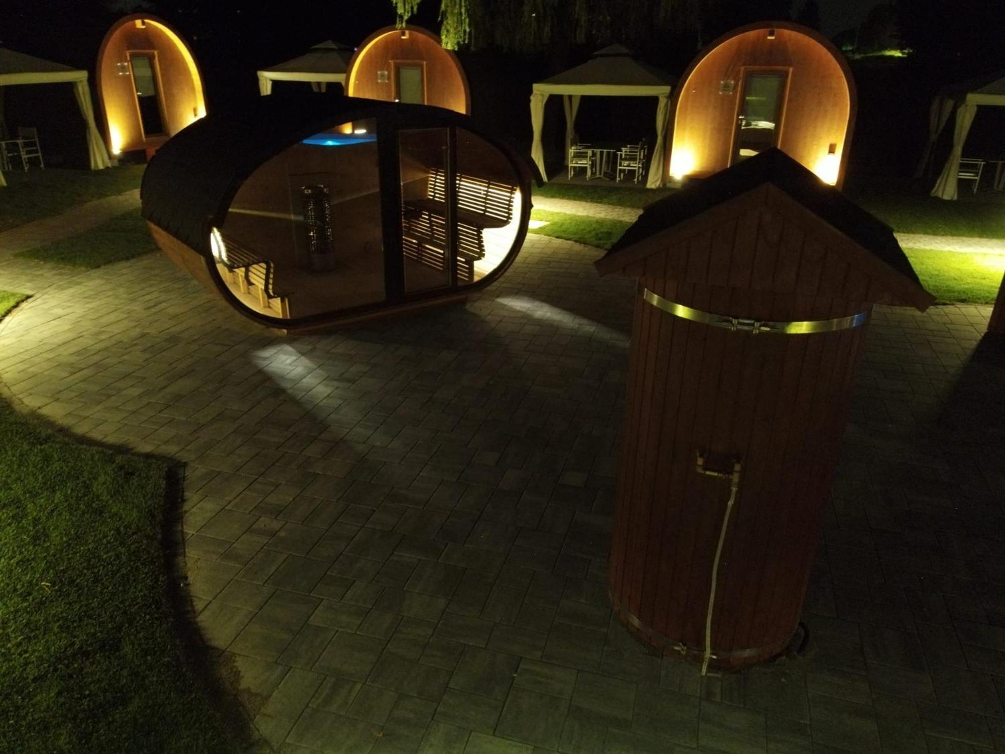 Vicolungo Glamour Lodge & Spa - Free Spa Hot Tub E Sauna Bagian luar foto